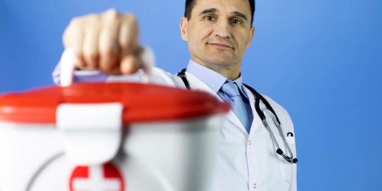 Cruz Roja oferta nuevos empleos con contratos indefinidos y sueldos de hasta 2.000 euros