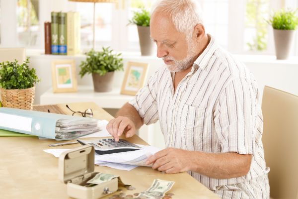 Los cambios en la pensión de jubilación y en el subsidio para mayores de 52 años confirmados en el BOE