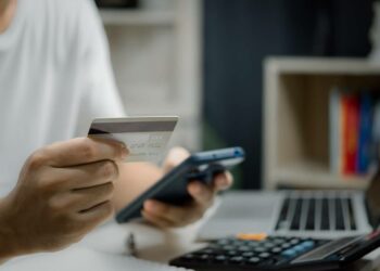 Hacienda advierte que puedes enfrentarte a una multa de 2500 euros por una simple transferencia