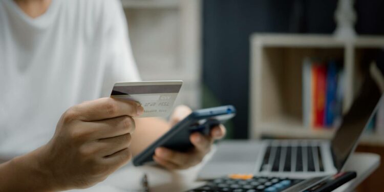 Hacienda advierte que puedes enfrentarte a una multa de 2500 euros por una simple transferencia