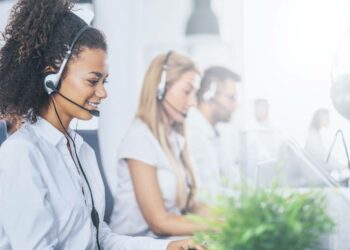 Telefónica busca trabajadores tanto novatos como mayores de 45 años y publica 38 plazas fijas