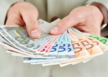 Esta es la ayuda de hasta 10.000 euros que pueden solicitar los jóvenes creadores