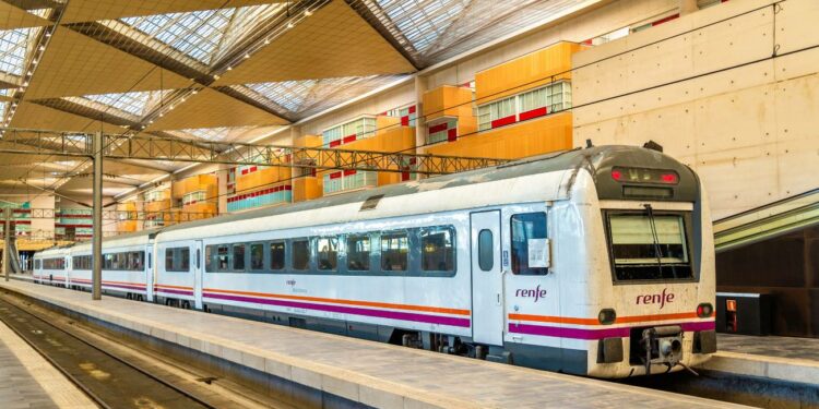 Renfe ofrece descuentos para personas con discapacidad gracias a la tarjeta dorada