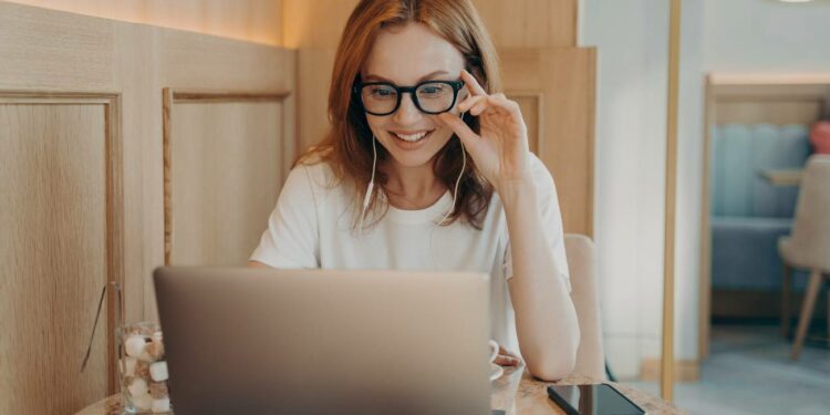 Las mujeres desempleadas podrán sumar 112 días extra de cotización al cobrar el subsidio para mayores de 52 años