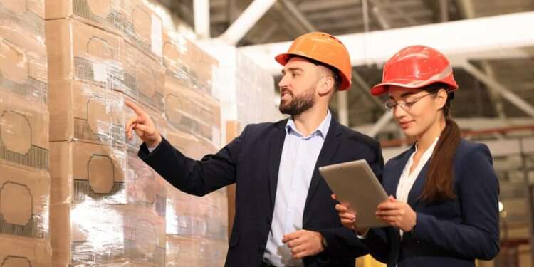 Makro oferta 57 puestos de trabajo con contrato fijo y sueldo de 1.800 euros al mes