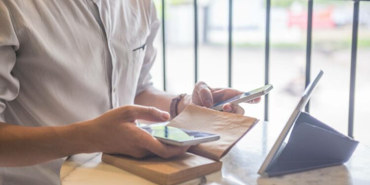 La posibilidad de cobrar el paro y un salario hasta 1.350 euros mensuales