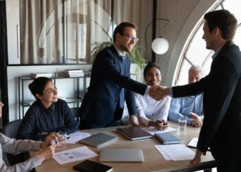 La patronal postergará la aprobación de la reducción de jornada laboral hasta después de las elecciones europeas