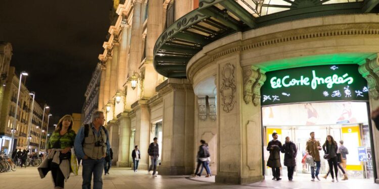 El Corte Inglés ofrece oportunidades laborales para reforzar su plantilla