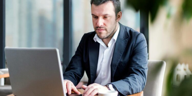 Así puedes acceder a la ayuda de 3.000 euros del Kit Digital para comprar un ordenador