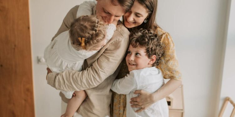 Ayuda de 967 euros para familias trabajadoras con hijos