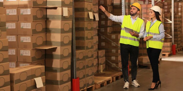 Trabaja como mozo de almacén en Amazon San Fernando de Henares