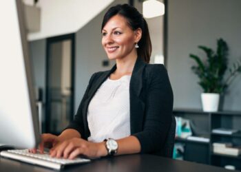 SEPE lanza 12.370 ofertas de empleo para administrativos y auxiliares