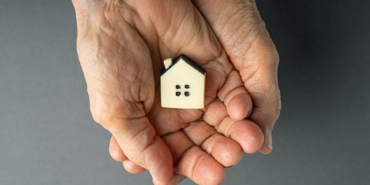 El impuesto que debes pagar al heredar un piso en 2024