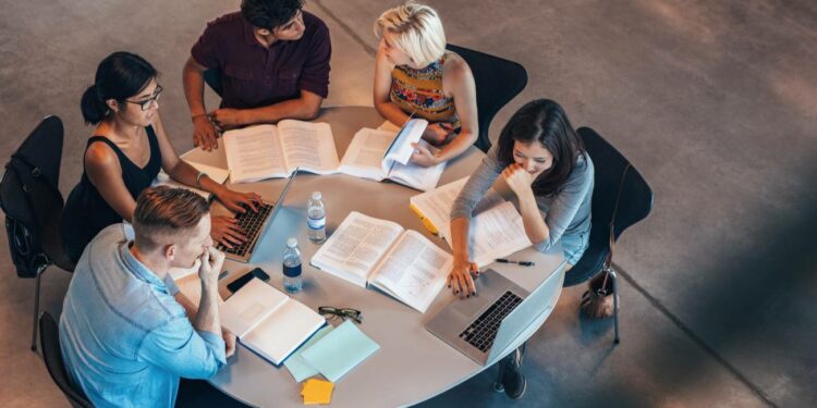 Convocatoria de oposiciones con 1.073 plazas disponibles para funcionarios