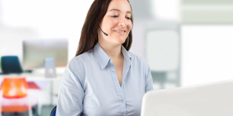 Randstad ofrece casi 1.000 empleos para teleoperadores en España