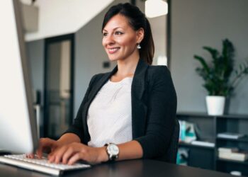 SEPE ofrece nuevas oportunidades laborales como administrativo en Andalucía