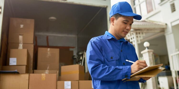 MRW ofrece 41 vacantes en centros logísticos