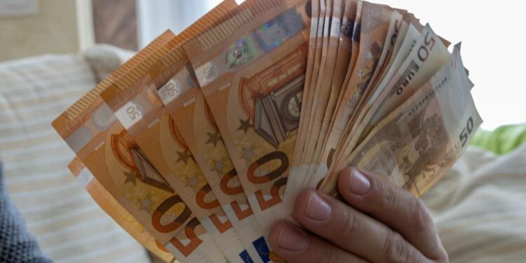 Esta es la cantidad recomendada de dinero en efectivo en casa