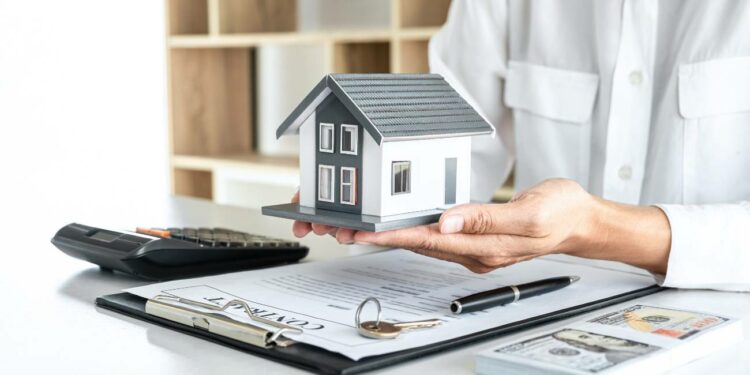 Banco Santander ofrece viviendas económicas como alternativa al alquiler en España