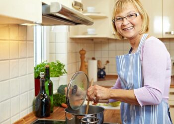 Imserso ofrecerá pensiones a amas de casa mayores de 65 años sin cotización