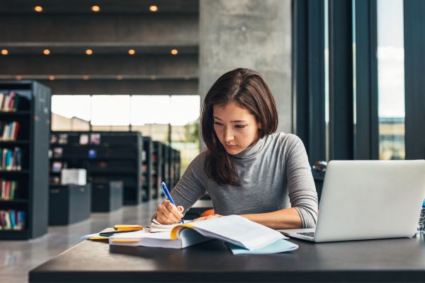 Oportunidades de empleo en bibliotecas con 23 puestos disponibles 