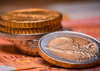 Estos son los casos legales en los que pueden reducirte el sueldo