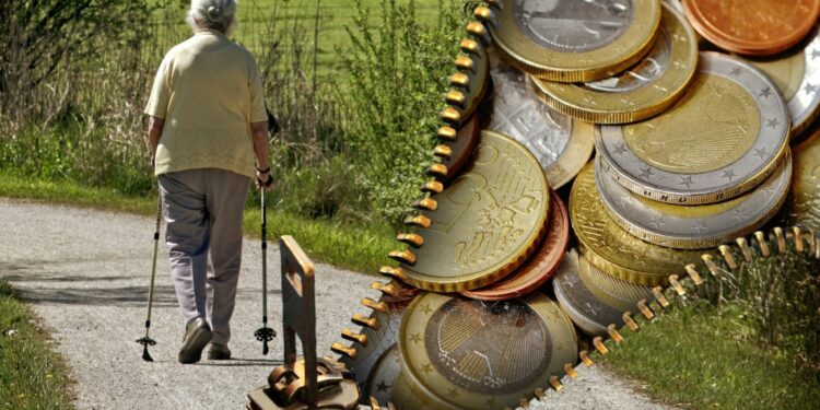 Funcas anticipa una subida de pensiones del 3,2% para 2025 sujeta a la inflación