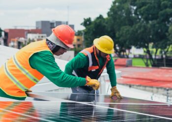 Oportunidad laboral en Granada: nueva oferta para electricistas especializados en fotovoltaica