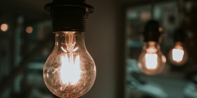 La evolución del precio de la luz este mes en España