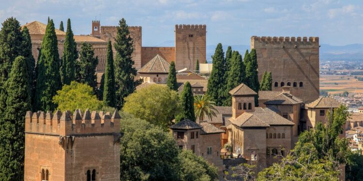 España cierra 2025 con turismo récord