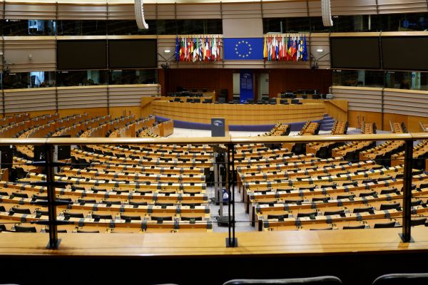 Macron y líderes europeos critican la política exterior de EE. UU.