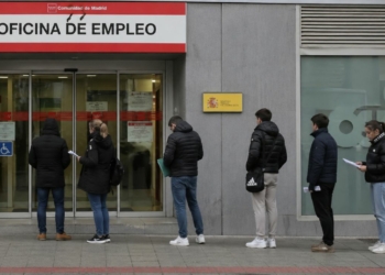 España destruye 170.300 empleos y el paro sube al 10,83% en 2026