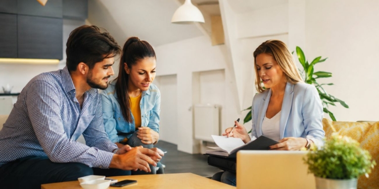 Hipotecas récord, ayudas al IMV y cambios laborales: así impactan las nuevas medidas en vivienda y empleo en España